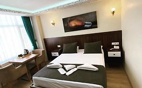 Ueskuedar Otel